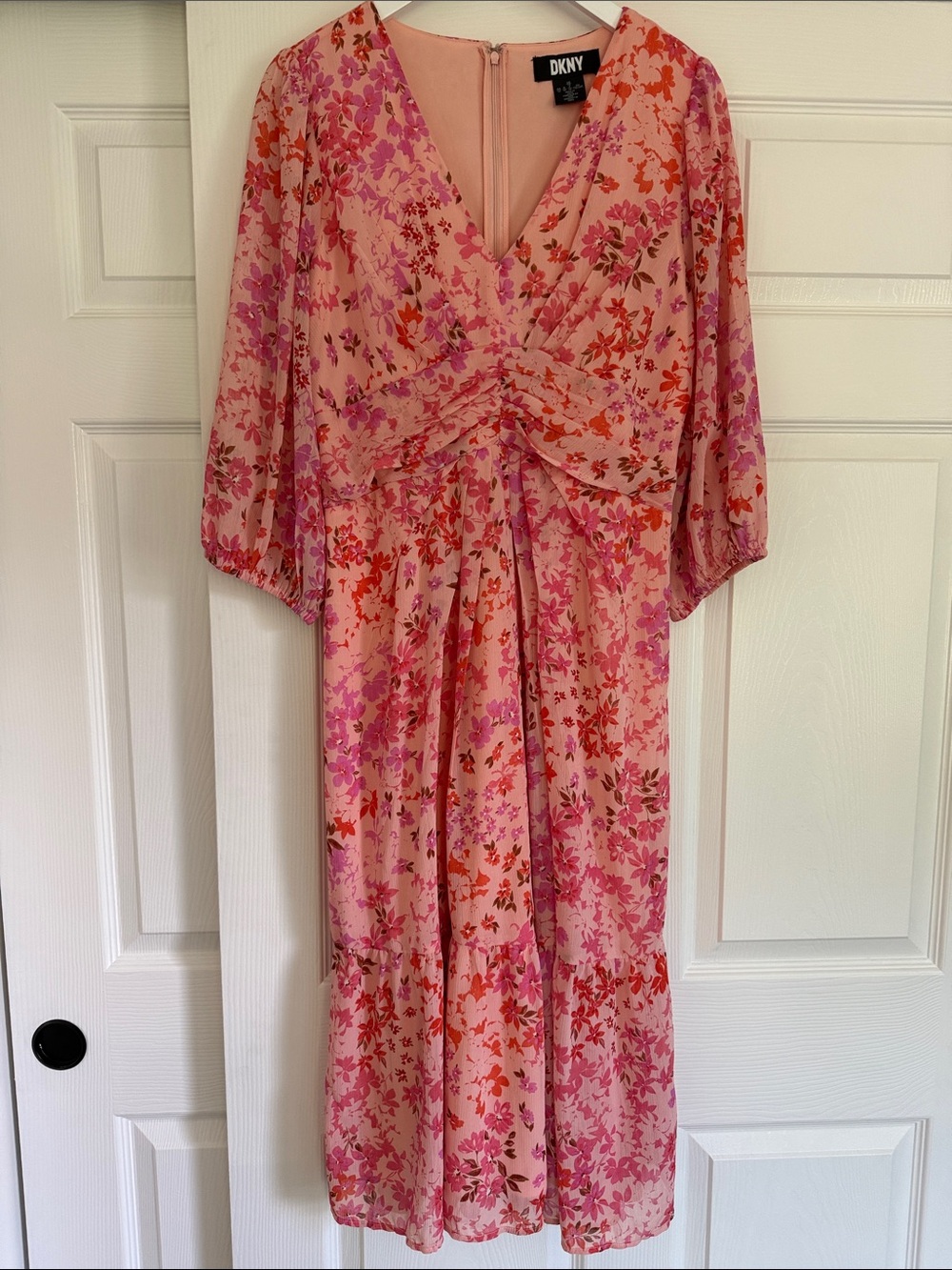 DKNY Pink Floral V-Neck Tiered Midi Garden Summer Wedding Guest Dress - Picture 4 of 7